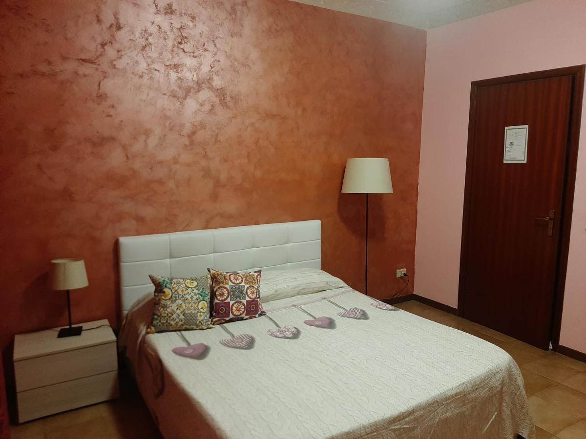 San Nicolo House Bed and Breakfast Aci Catena Exteriör bild