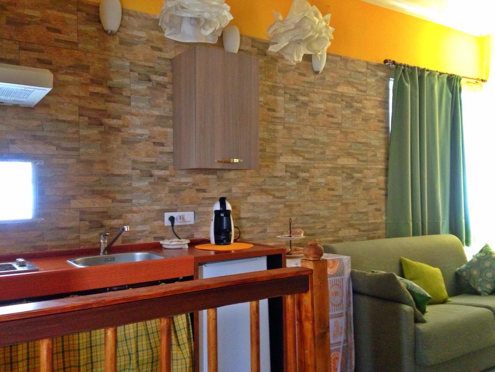 San Nicolo House Bed and Breakfast Aci Catena Exteriör bild