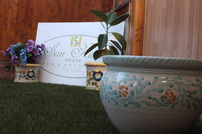 San Nicolo House Bed and Breakfast Aci Catena Exteriör bild