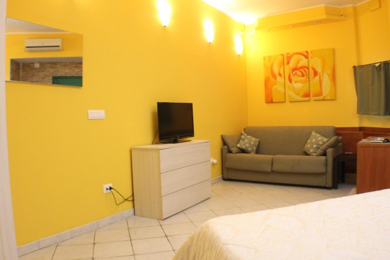 San Nicolo House Bed and Breakfast Aci Catena Exteriör bild