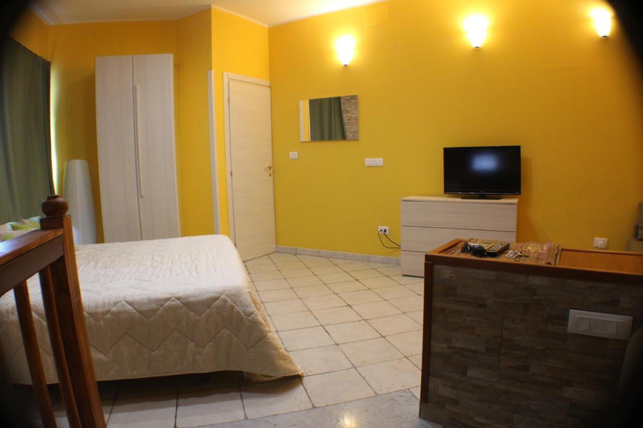 San Nicolo House Bed and Breakfast Aci Catena Exteriör bild